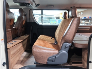 ハイエースバンディーゼル4WD　丸目カスタム　ネオクラシック