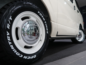 ハイエースバンディーゼル4WD　丸目カスタム　ネオクラシック