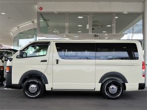 ハイエースバンディーゼル4WD　丸目カスタム　ネオクラシック