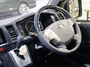 ハイエースバンスパロン　4WD　ディーゼル