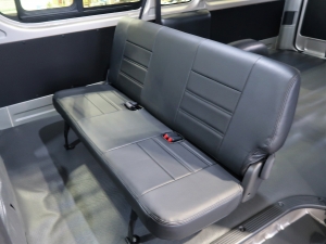 ハイエースバンスパロン　4WD　ディーゼル