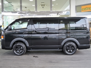 ハイエースバンディーゼル4WD　丸目カスタム　ネオクラシック
