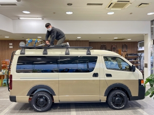 ハイエースバン特設カラーライトイエロー　安全装備付き