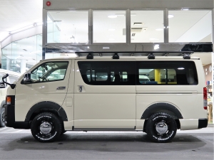 ハイエースバンディーゼル4WD　丸目カスタム　ネオクラシック