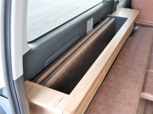 ハイエースバン特設カラーライトイエロー　安全装備付き