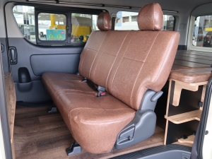 ハイエースバン特設カラーライトイエロー　安全装備付き