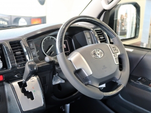 ハイエースバンスパロン　4WD　ディーゼル