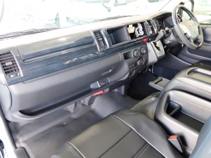 ハイエースバンスパロン　4WD　ディーゼル