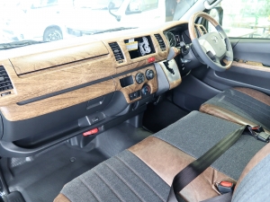 ハイエースバンDX　4WD　ディーゼル　丸目