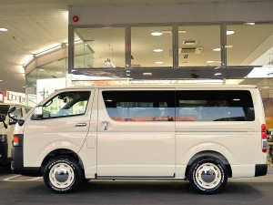 ハイエースバンディーゼル4WD　丸目カスタム　ネオクラシック