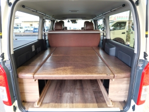 ハイエースバンディーゼル4WD　丸目カスタム　ネオクラシック