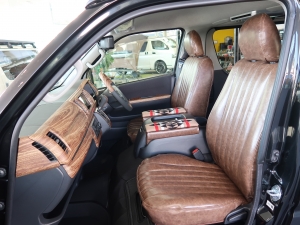 ハイエースバンディーゼル4WD　丸目カスタム　ネオクラシック