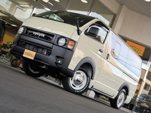 ハイエースバンディーゼル4WD　丸目カスタム　ネオクラシック