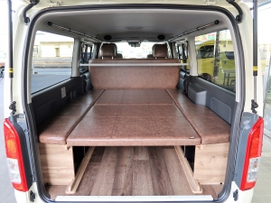 ハイエースバンディーゼル4WD　丸目カスタム　ネオクラシック
