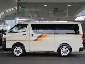 ハイエースバンディーゼル4WD　丸目カスタム　ネオクラシック