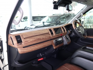 ハイエースバンディーゼル4WD　丸目カスタム　ネオクラシック
