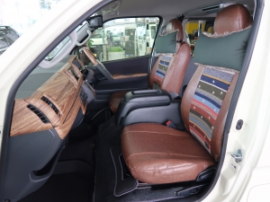 ハイエースバンディーゼル4WD　丸目カスタム　ネオクラシック