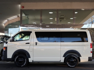 ハイエースバンディーゼル4WD　丸目カスタム　ネオクラシック