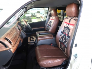 ハイエースバンディーゼル4WD　丸目カスタム　ネオクラシック