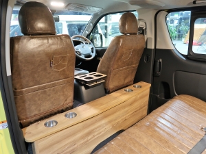 ハイエースバンディーゼル4WD　丸目カスタム　ネオクラシック