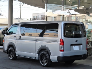 ハイエースバンディーゼル4WD　丸目カスタム　ネオクラシック