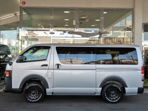 ハイエースバンディーゼル4WD　丸目カスタム　ネオクラシック