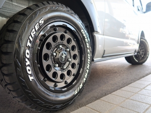 ハイエースバンディーゼル4WD　丸目カスタム　ネオクラシック