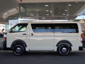 ハイエースバンディーゼル4WD　丸目カスタム　ネオクラシック