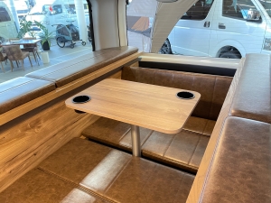 ハイエースバン丸目カスタム　　ネオクラシック
