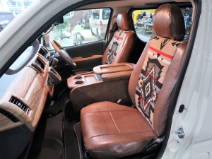 ハイエースバンディーゼル4WD　特設カラーライトイエロー