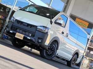 ハイエースバンディーゼル4WD　特設カラーライトイエロー