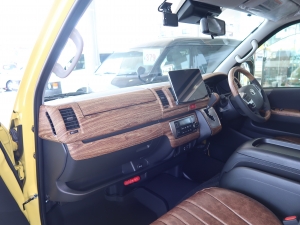 ハイエースバンディーゼル4WD　丸目カスタム　ネオクラシック
