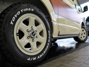 ハイエースバンディーゼル4WD　丸目カスタム　ネオクラシック