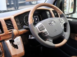 ハイエースバンディーゼル4WD　丸目カスタム　ネオクラシック