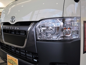 ハイエースバンディーゼル4WD　丸目カスタム　ネオクラシック
