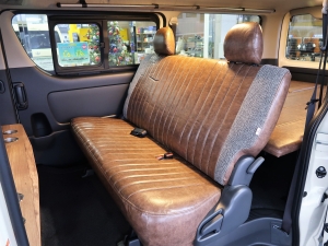 ハイエースバンディーゼル4WD　丸目カスタム　ネオクラシック
