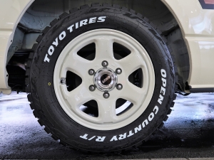 ハイエースバンディーゼル4WD　丸目カスタム　ネオクラシック