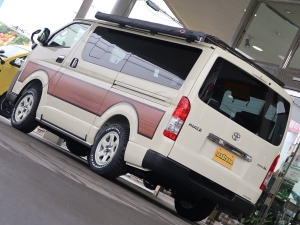 ハイエースバンディーゼル4WD　丸目カスタム　ネオクラシック