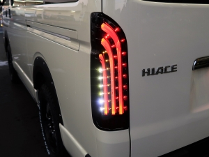 ハイエースバンディーゼル4WD　丸目カスタム　ネオクラシック