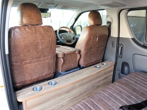 ハイエースバンディーゼル4WD　丸目カスタム　ネオクラシック