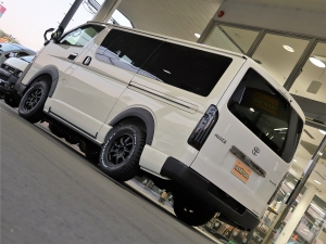 ハイエースバンディーゼル4WD　丸目カスタム　ネオクラシック