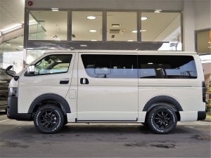 ハイエースバンディーゼル4WD　丸目カスタム　ネオクラシック