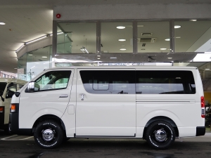 ハイエースバンディーゼル4WD　丸目カスタム　ネオクラシック