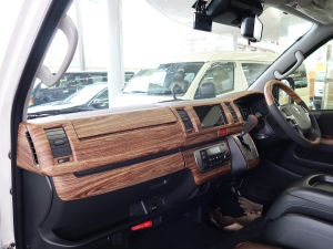 ハイエースバンディーゼル4WD　丸目カスタム　ネオクラシック