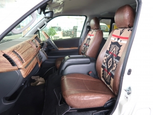 ハイエースバンディーゼル4WD　丸目カスタム　ネオクラシック