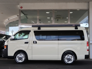 ハイエースバン特設カラーライトイエロー　安全装備付き
