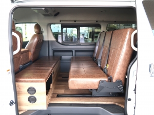 ハイエースワゴン新車コンプリート　ハイエースワゴン２ＷＤ