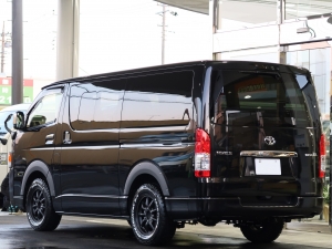 ハイエースバン丸目カスタム　　ネオクラシック