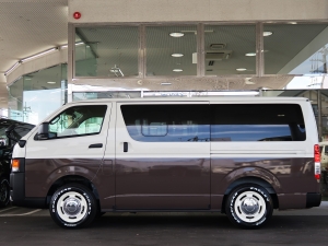 ハイエースバンディーゼル4WD　丸目カスタム　ネオクラシック