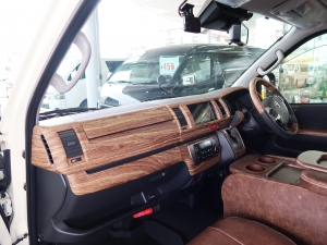ハイエースバンディーゼル4WD　丸目カスタム　ネオクラシック